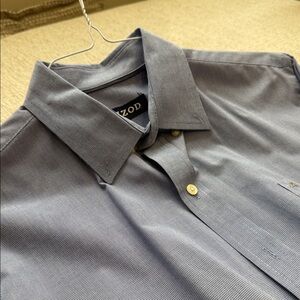 Izod Men's Classic Light Blue Button-Down Shirt